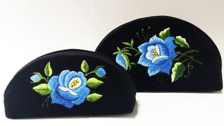 Duża kosmetyczka róża łowicka niebieskie.jpg