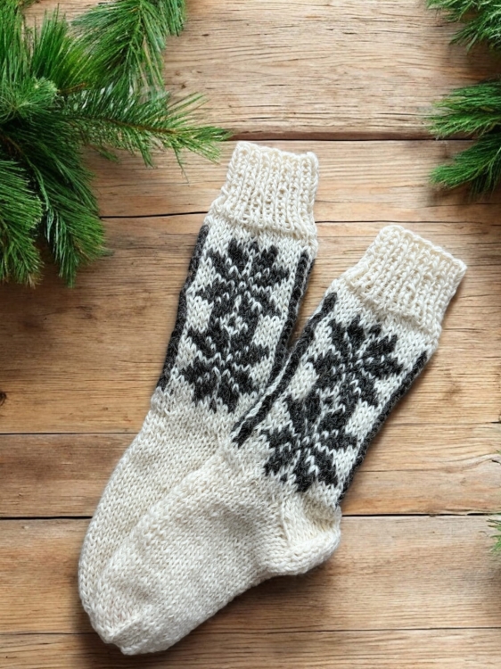 Wełniane skarpety góralskie podkolanówki kremowe