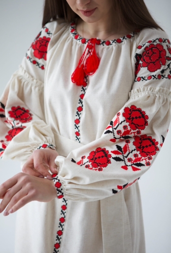 Słowiańska sukienka haftowana Folk kwiaty