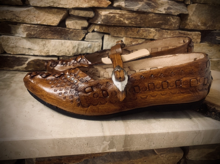 Kierpce skórzane zdobione z paseczkiem