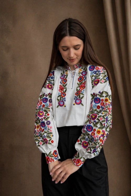 Lniana folkowa bluzka z kwiatami etno