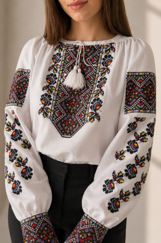 Ludowa bluzka z haftem krzyżykowym kwiaty