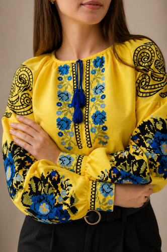 Żółta bluzka z haftem fiołki ażur