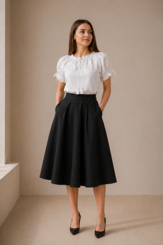 Tradycyjna biała ludowa bluzka z haftami