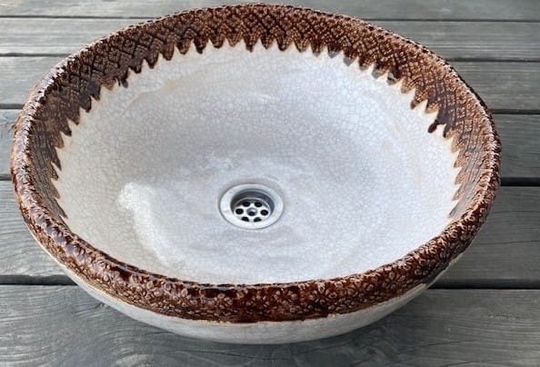 Ludowa ceramiczna umywalka z koronką 38 cm