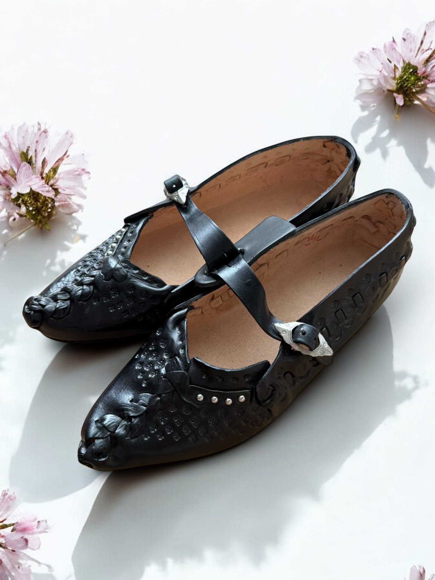 Kierpce skórzane czarne damskie góralskie  