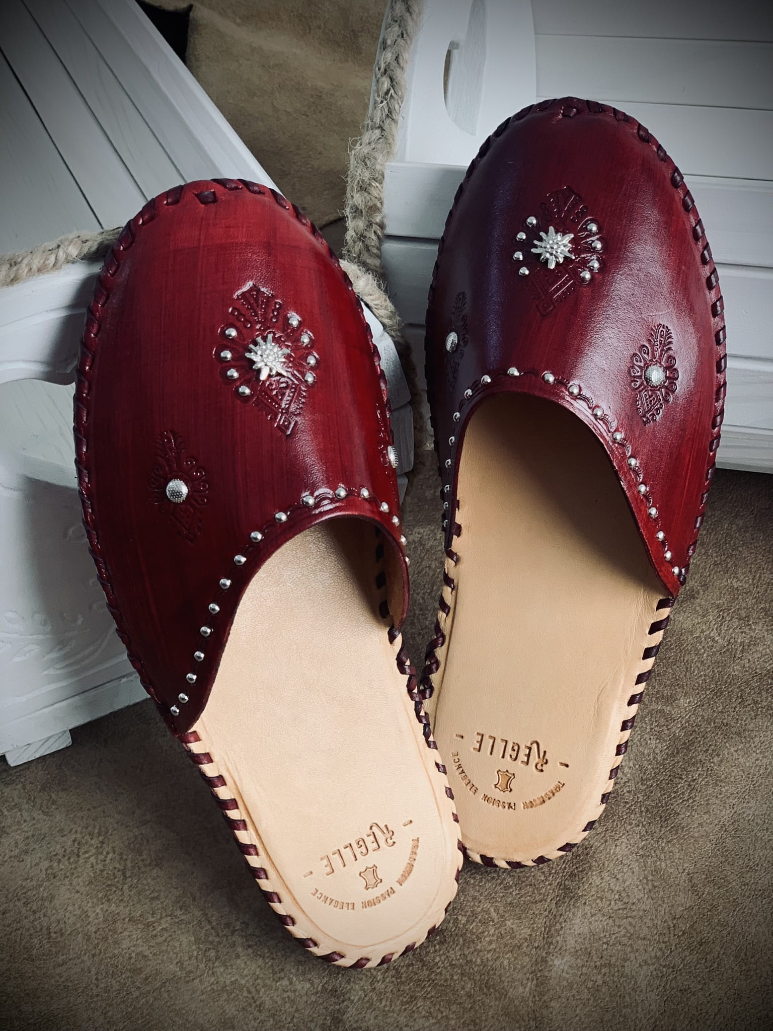 Damskie skórzane klapki parzenica 