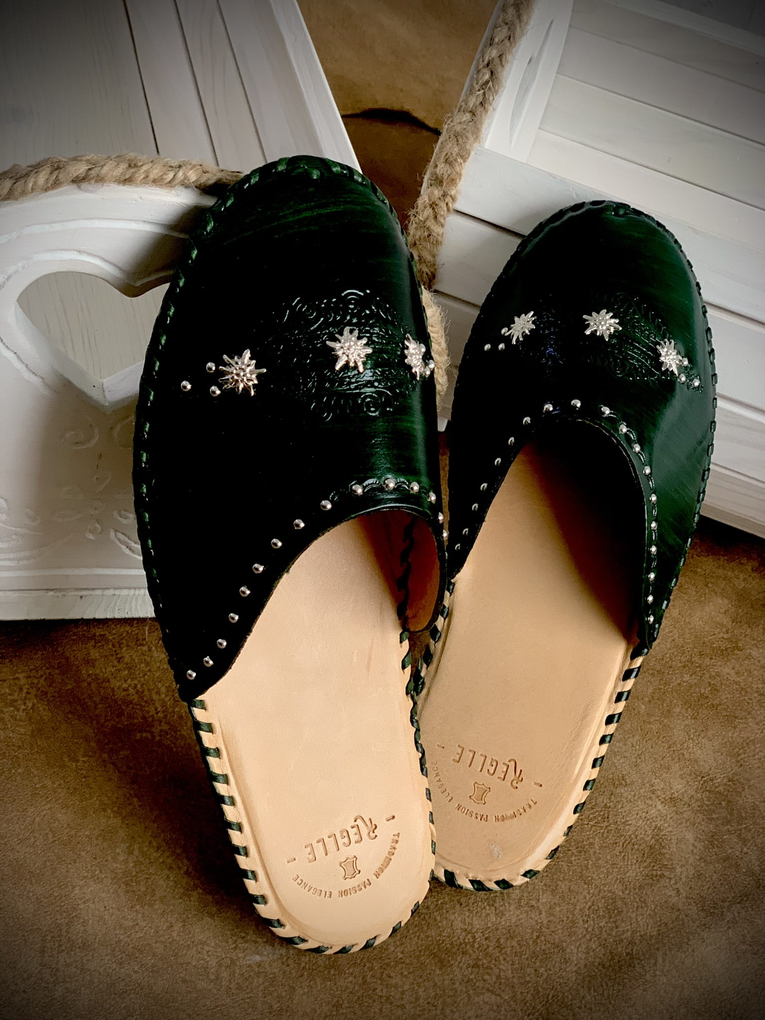 Damskie skórzane klapki góralskie ręcznie robione