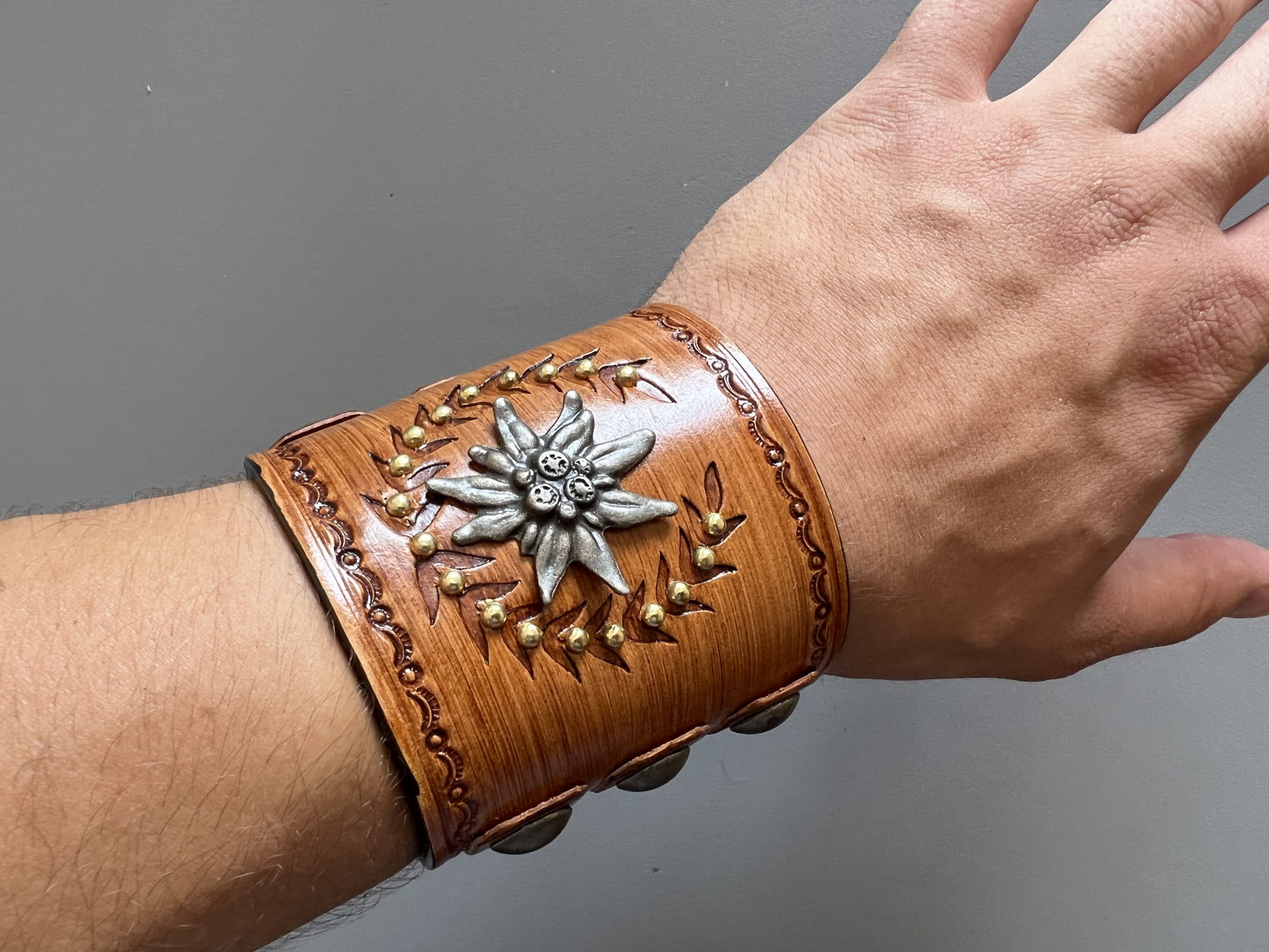 Męska bransoletka opaska góralska ze skóry 