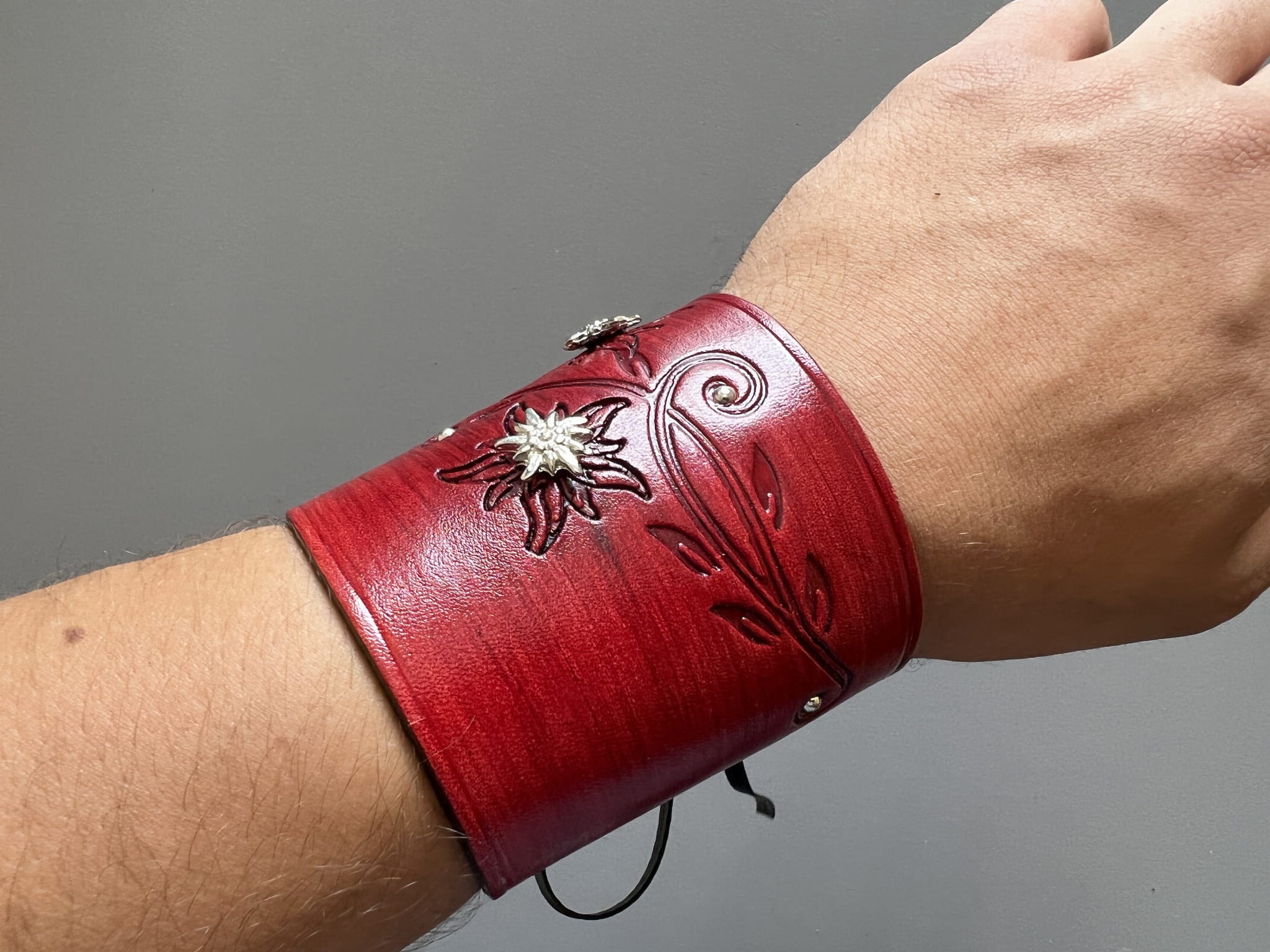 Męska bransoletka opaska skóra kwiat