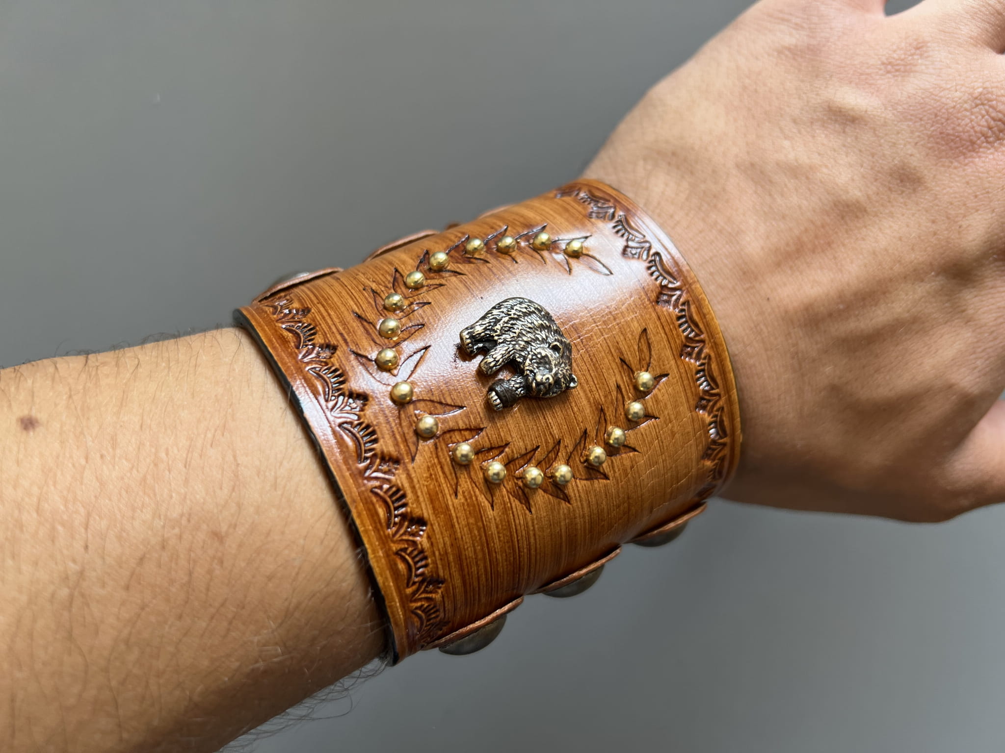 Męska bransoletka opaska skóra niedźwiedź